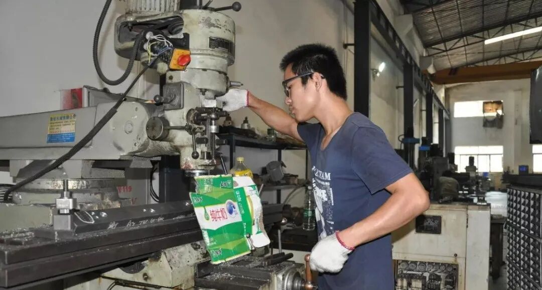 进步很重要：在模具厂打工混日子，伤害的最终是自己！的图2