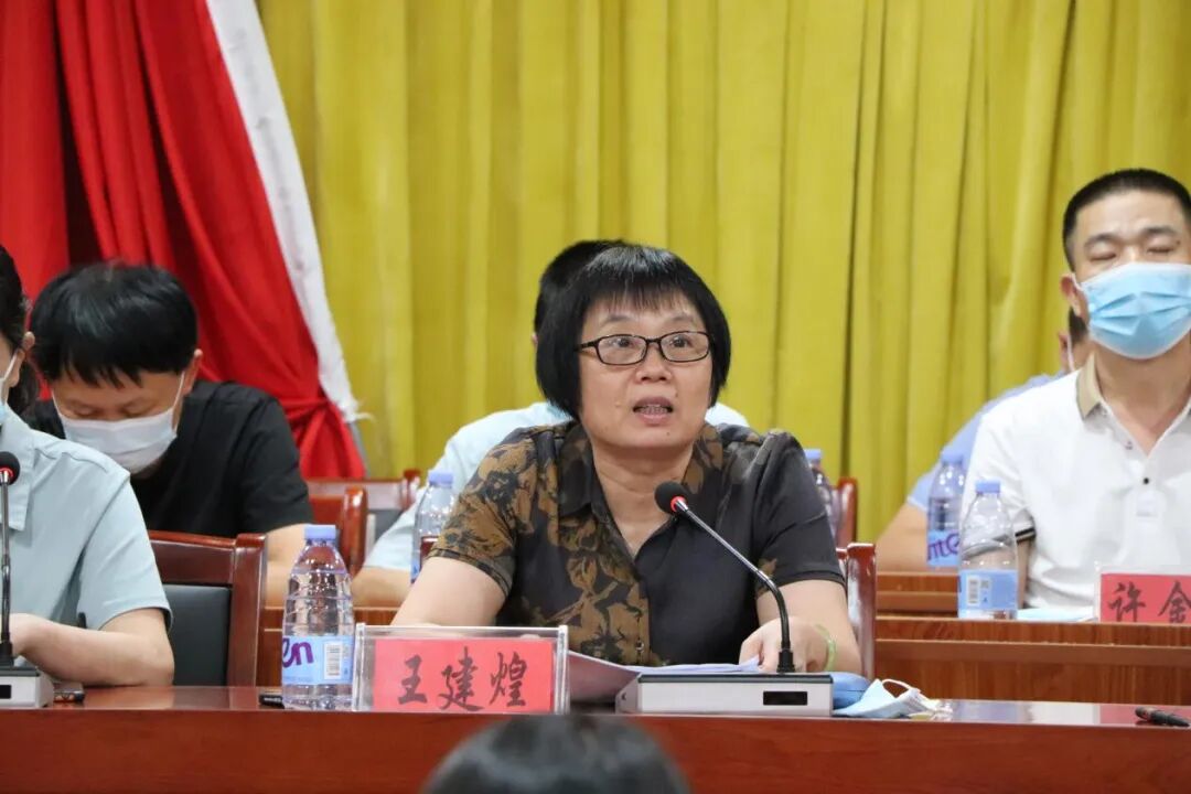 县政协副主席王建煌发言赖店镇党委书记林永贵发言赖店镇镇长林艳青发言