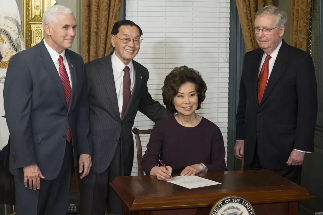 手机中美印象 美国交通部长赵小兰的故事