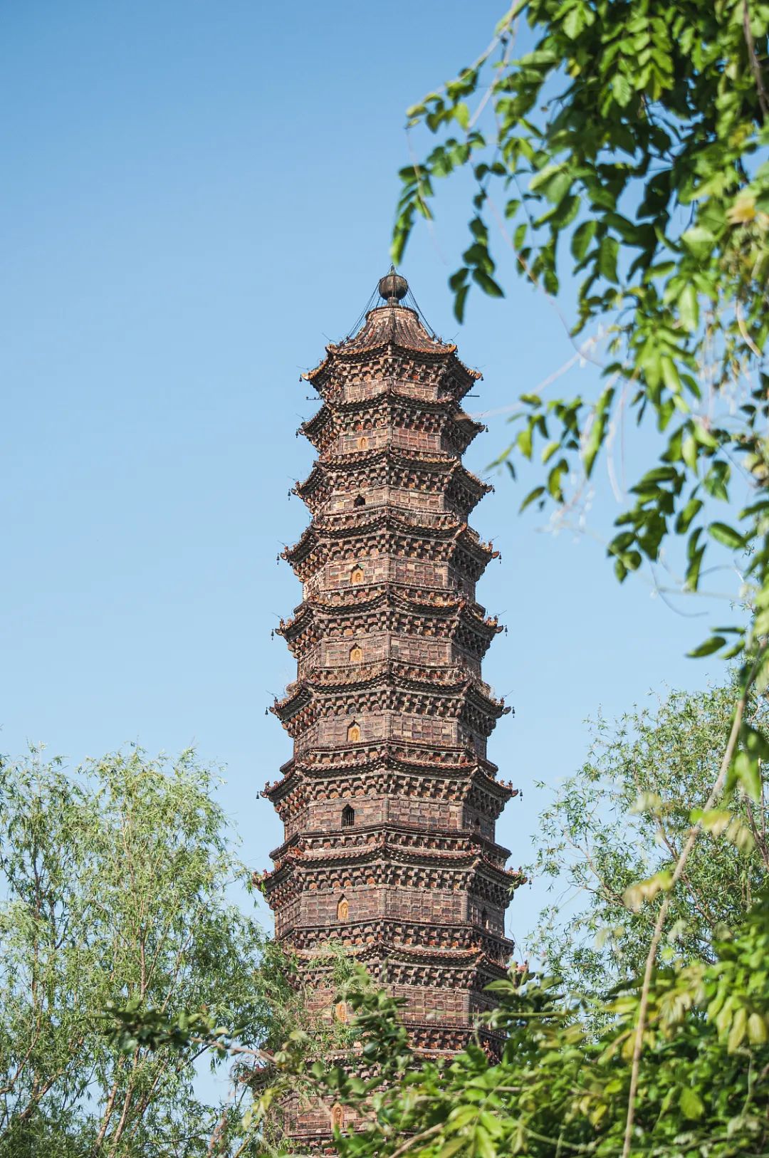 开封铁塔,天下第一塔除了有名的景区,开封老城区的街巷也独具特色.