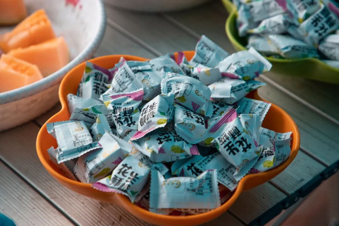 你好，四姑娘，周末我们约会吧？
