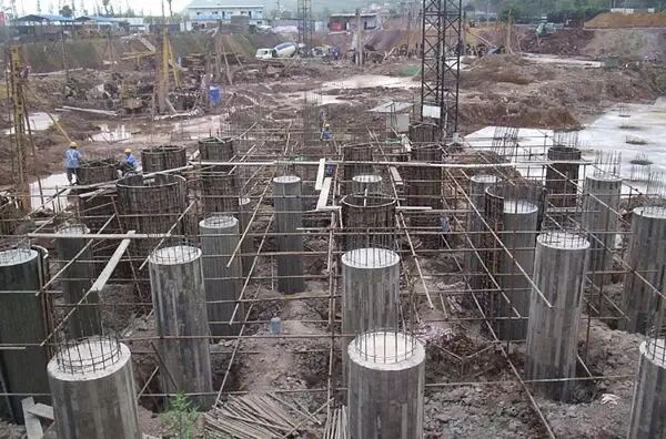 桩基础施工现场