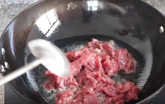 炒牛肉時不要放鹽和料酒醃製教你正確做法牛肉鮮嫩又好吃