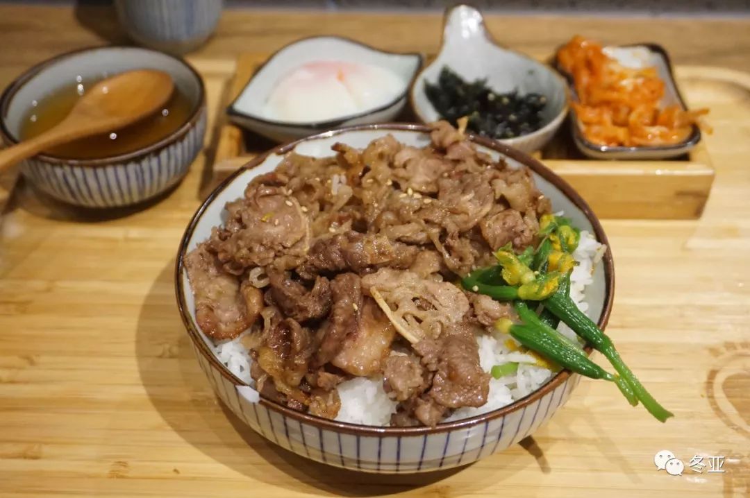 



贵到无法呼吸的解牛炭火盖饭
