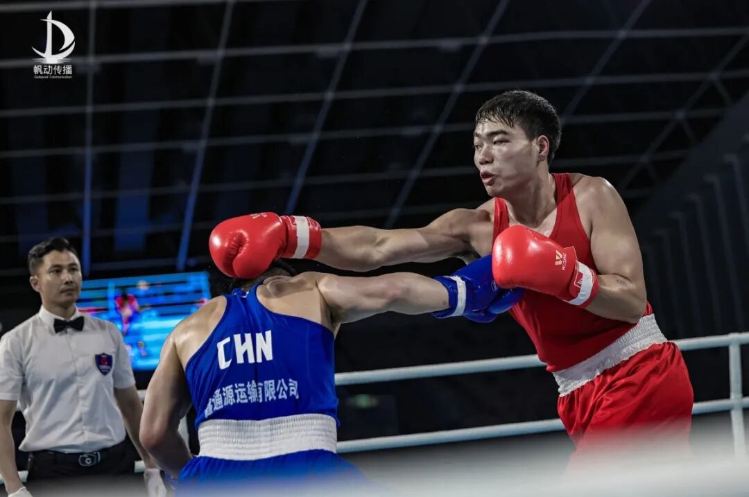 (上图右 李志恒)(上图右二 李国峰)(上图右  王耀锋)(上图右二教练熊