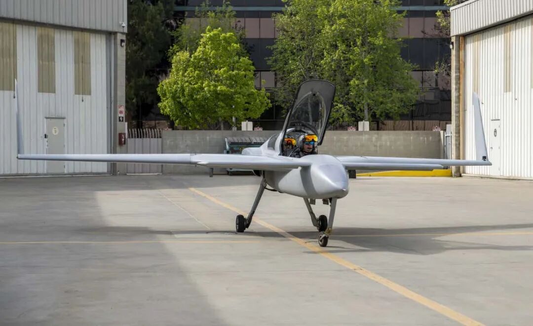 与歼-20狗斗：AR合成僚机协同并与敌机作战的图5