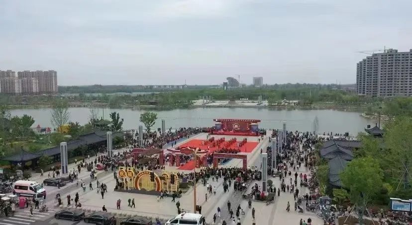 “黄河岸边琴瑟鸣”——东明县举行新时代文明实践集体婚礼