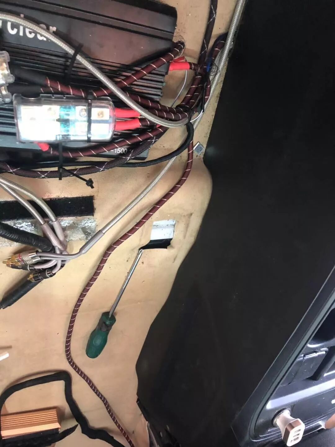 改裝一定要選專業店嗎？看看這輛本田CRV升級現場