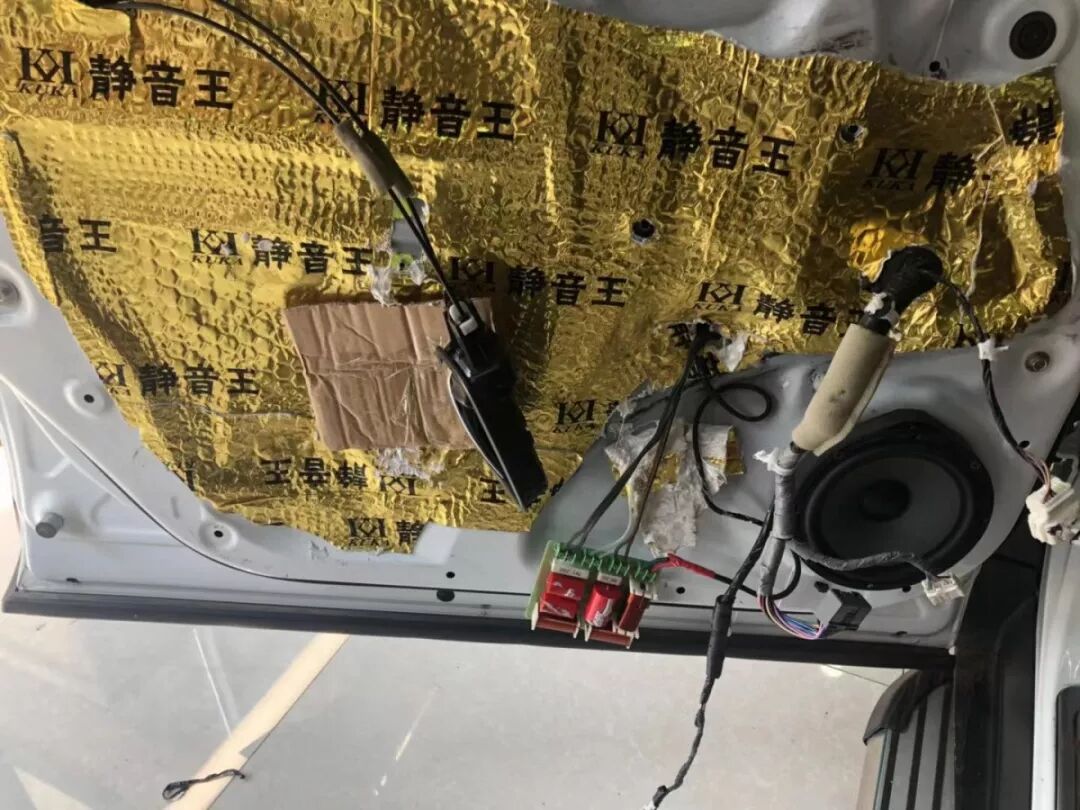 改裝一定要選專業店嗎？看看這輛本田CRV升級現場