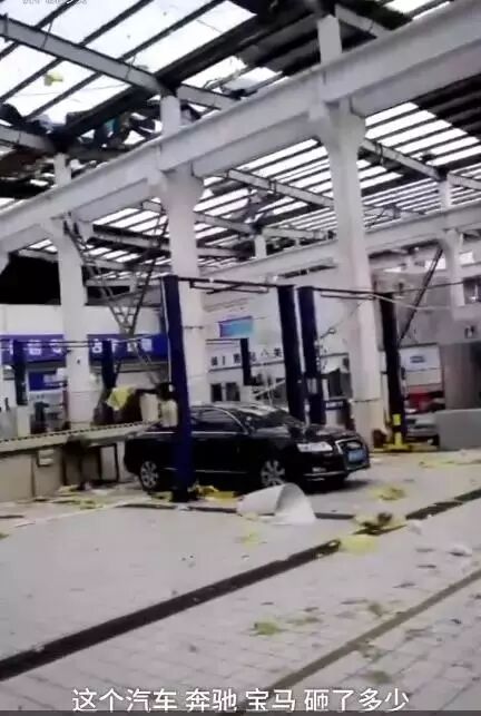 奔驰奥迪凯迪拉克等一大波豪车突然被毁，这下保险公司赔惨了