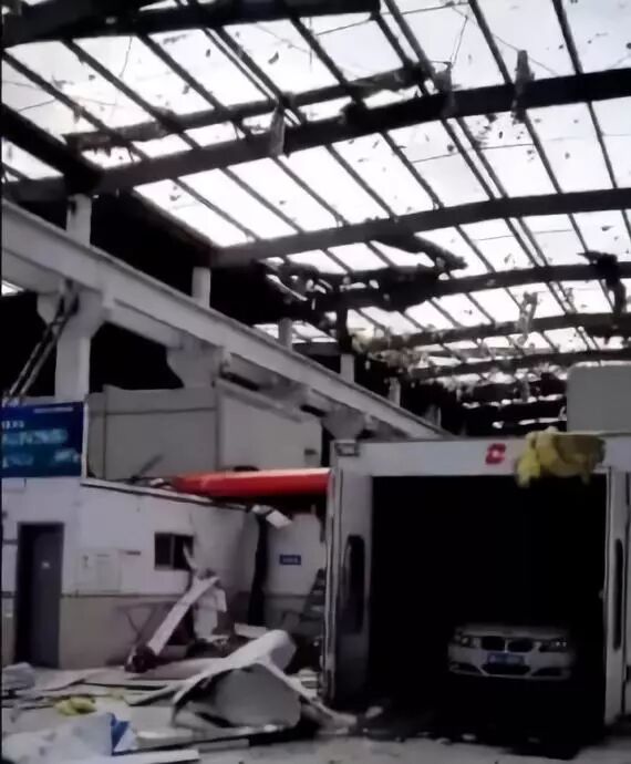 奔驰奥迪凯迪拉克等一大波豪车突然被毁，这下保险公司赔惨了