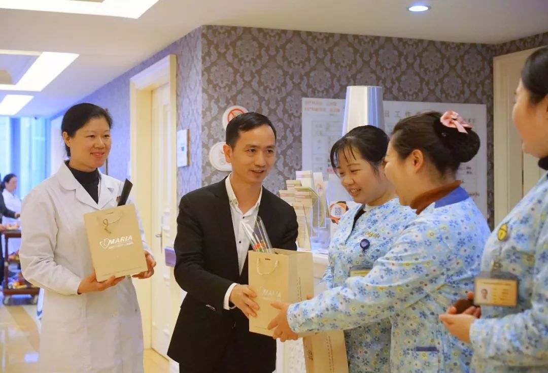 【快讯】“3.8女王节”玛丽亚医院领导慰问一线