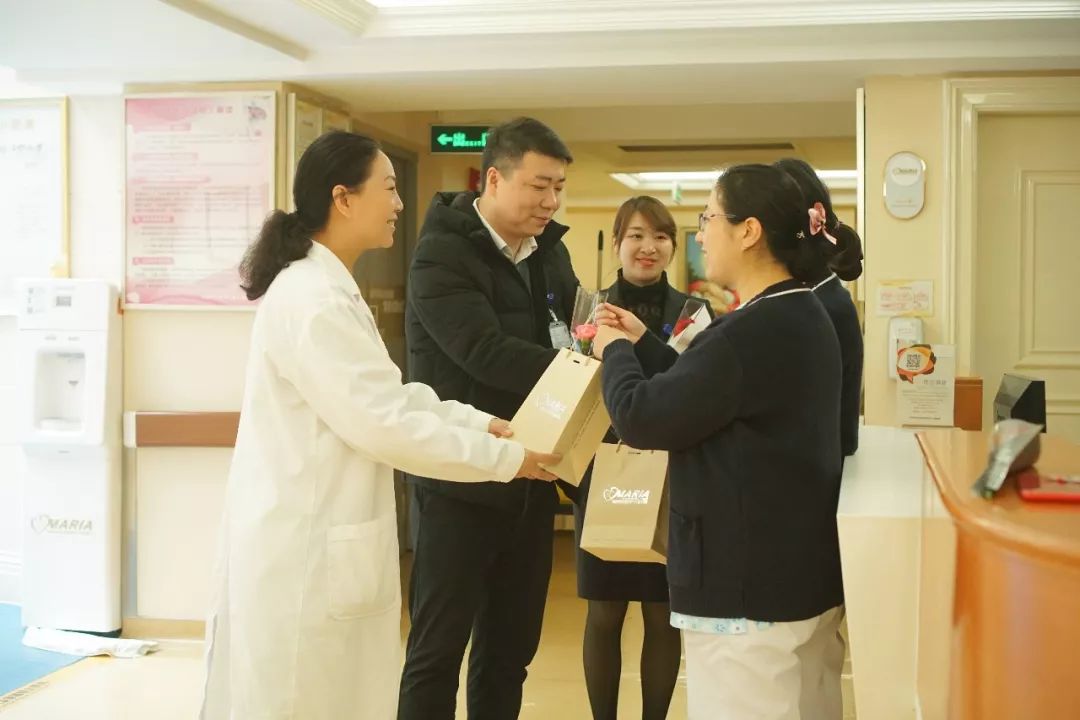 【快讯】“3.8女王节”玛丽亚医院领导慰问一线