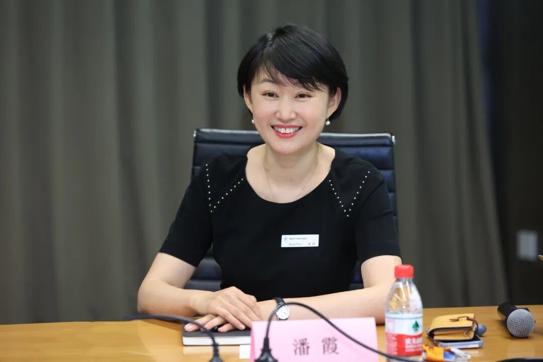 安捷伦实验室解决方案销售大中华北大区整机销售总经理潘霞主持本次