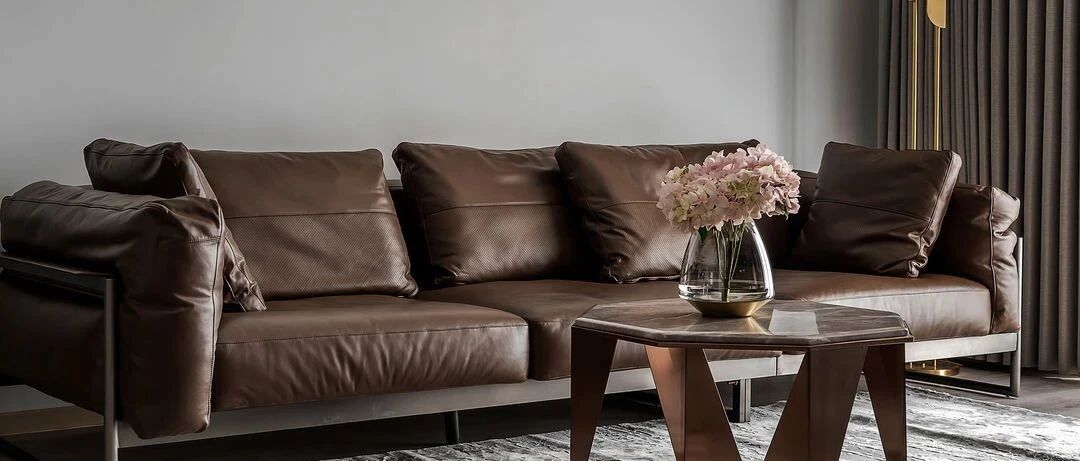 “高级黑”的电视墙设计，让你家颜值翻一倍