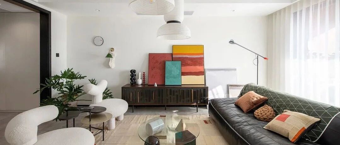 我在世界地图上采了色，在100㎡的家里可劲儿地刷！