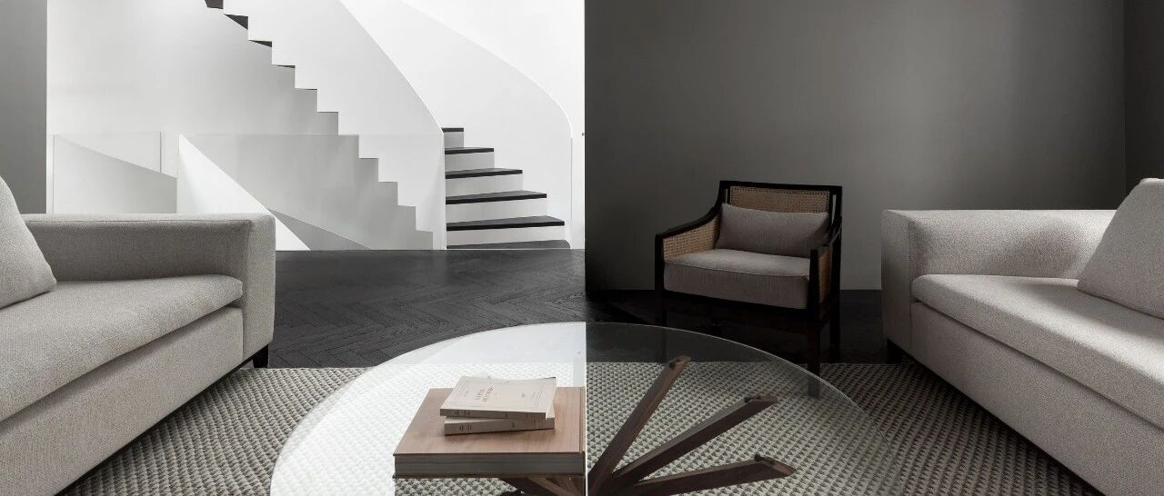 光线雕刻的黑与白，为精英男士打造的经典别墅