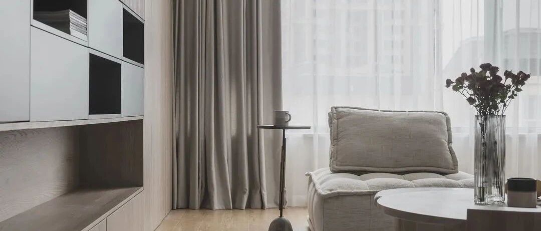 楼梯转角变身阅读空间，以水润木，五口之家的恣意生活