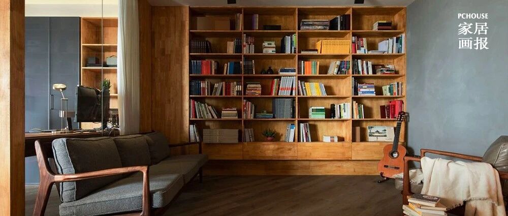 独居建筑师的63㎡原木盒子空间，整面书墙堪比网红书店！