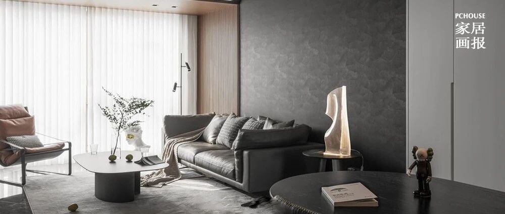 85后夫妻的潮酷黑金家！把潮玩界大咖Kaws搬回了家！？