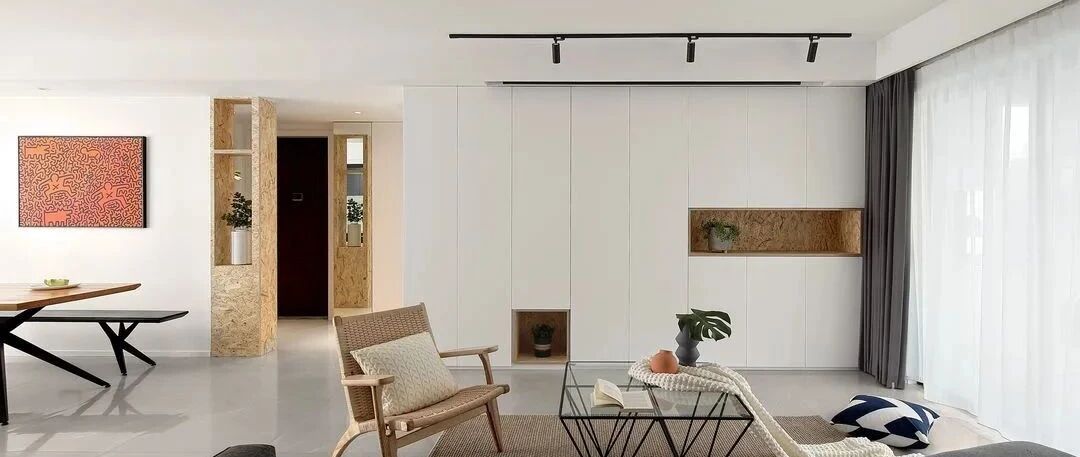 刚毕业90后有为青年的128平明朗二人宅，客厅一面柜双面开