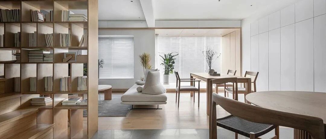 130平复式挑空的家，多补出了40㎡面积，立即把图书馆搬进家