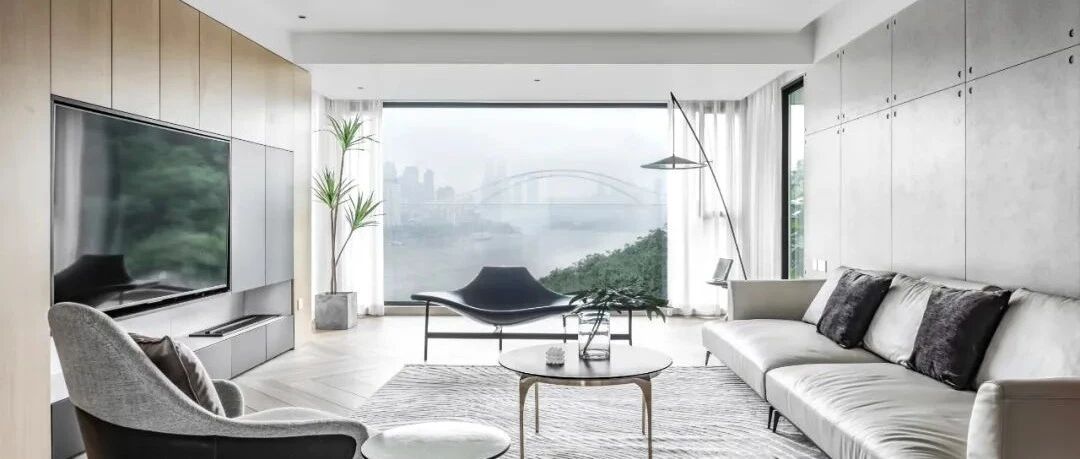 阳台入户+落地镜面，让这个家拥有270°无敌江景