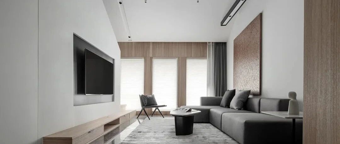 180㎡大三房，黑白灰+木饰面打造三代同堂的温馨居所，高级却不高冷!