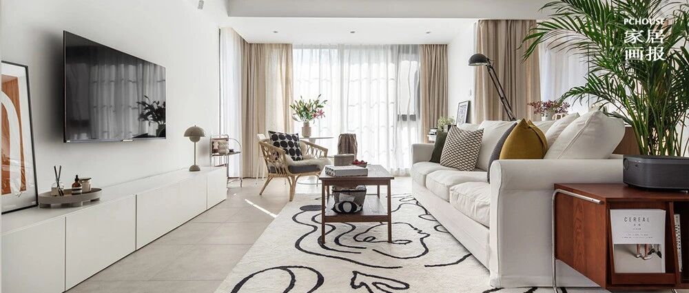 一整柜的马克杯收藏、一厨房的各地旅游小物件，这个200㎡复古家处处充满故事