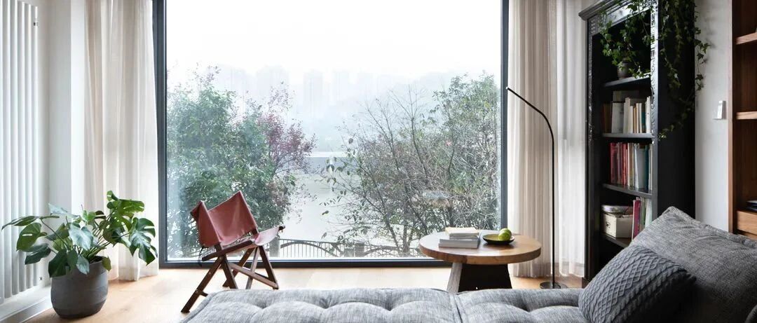 设计师爆改自家10年江边老房，没有奢华的建材，却有“奢”的窗景和阳光