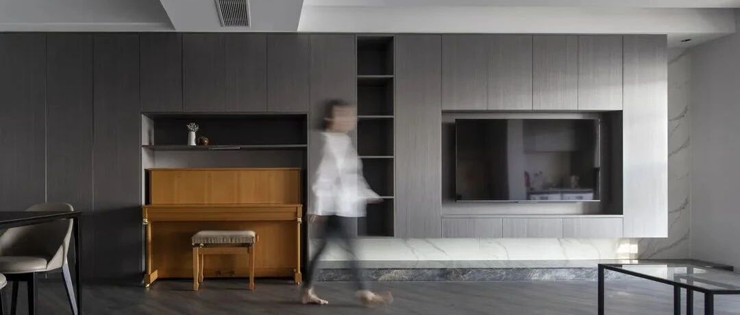 海归4口之家，中性极简，强收纳，阳台吧桌，门外世界，门内生活。