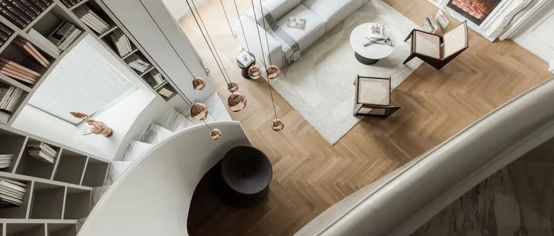 175㎡“职住一体”的家，旋转楼梯融入法式风情，装出大宅气度