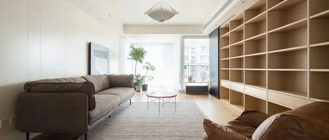 无电视客厅变身超大图书室+舞蹈室、还有女儿们的游乐园