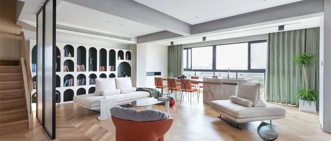 黑白灰+原木，打造160㎡浑然天成的阳光复式宅