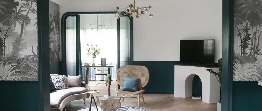 艺术壁纸＋高级墨绿色系+独特标志转角窗，180㎡百年老洋房获新生