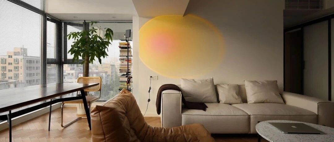 65㎡的两居室，用一大片落地窗变成了最佳观景胜地