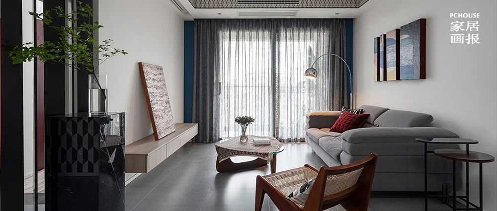 黑色还能以“多彩”的样式出现？看看这个80㎡的住宅是怎么做到的吧！
