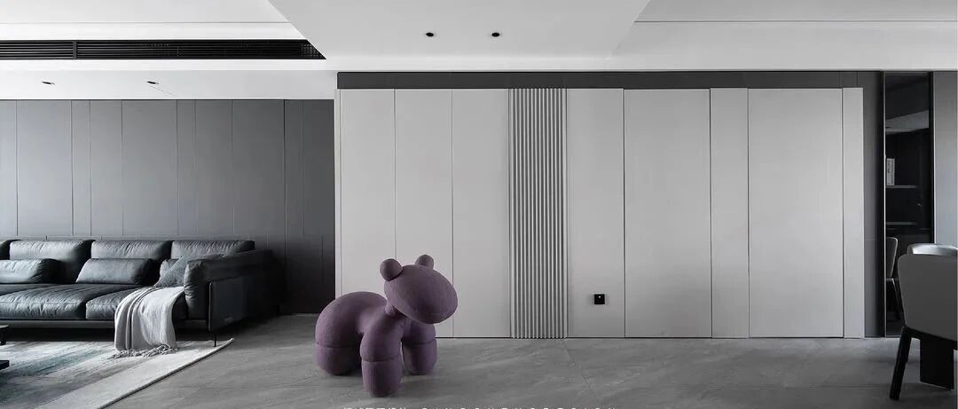 现代黑白灰极简三居，用形与色构成空间的韵律