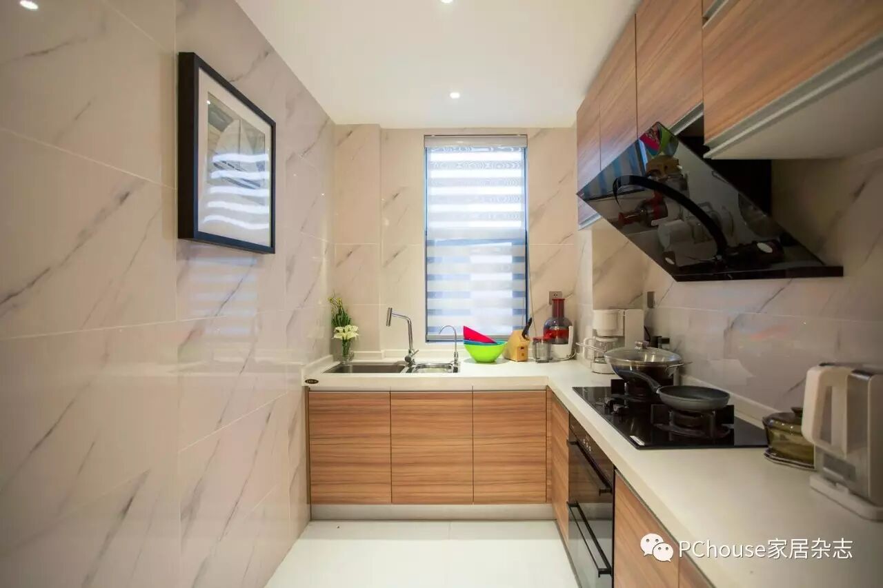 120㎡简约都市宅,木质护墙板和灯光的应用都太经典了!