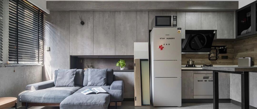 60平的硬朗黑白色调，不一样的温馨