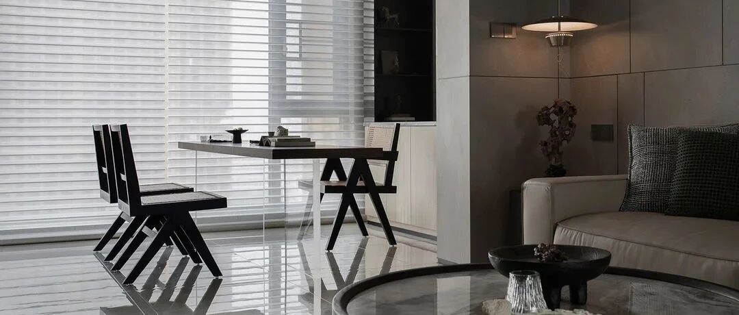 喜欢品茗的性情中人家，不畏经典，给空间浸上一层“茶”色