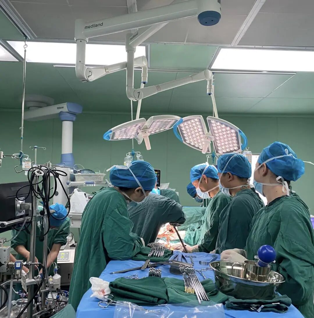 术中手术器械传递时应注意什么【新项目与新技术】手术室心脏手术配合：守护心跳的专业护航_https://www.jmylbn.com_新闻资讯_第3张