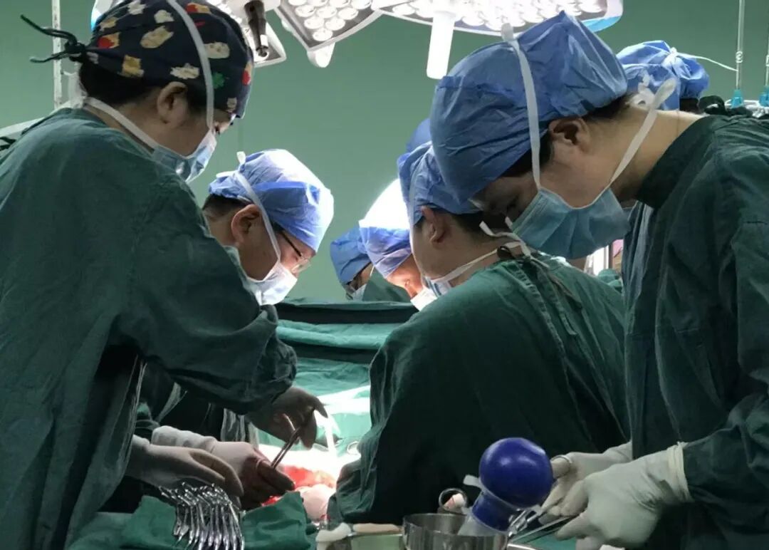术中手术器械传递时应注意什么【新项目与新技术】手术室心脏手术配合：守护心跳的专业护航_https://www.jmylbn.com_新闻资讯_第5张