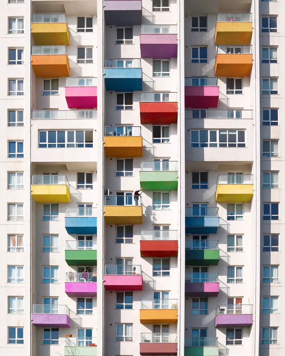 只拍城市里的彩色建筑