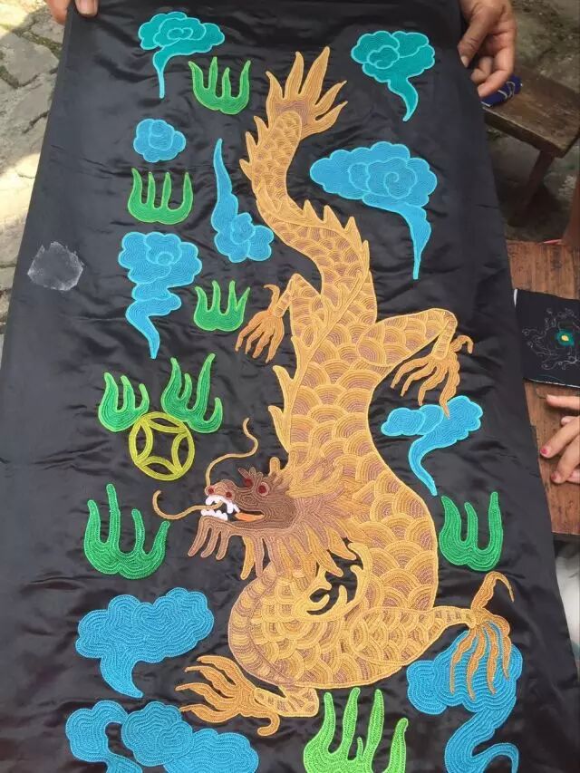 代表作品/龙纹长幅