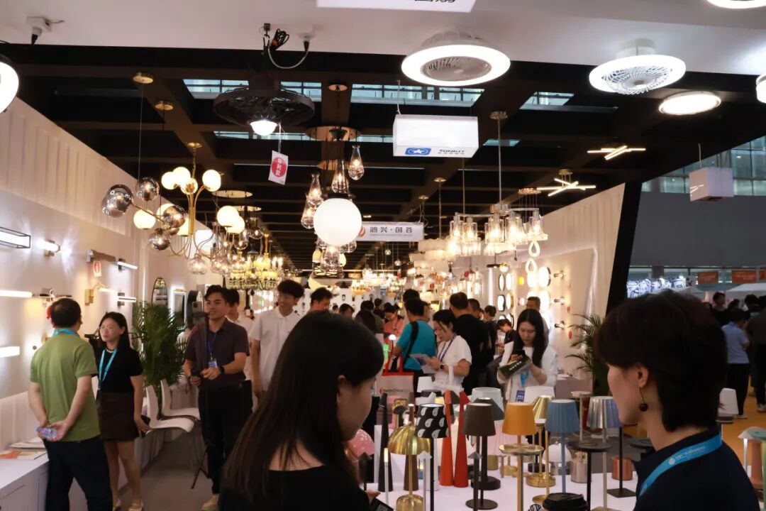 照明灯饰产业联盟：集结超1.3万家灯饰企业，点亮全球超180个国家和地区