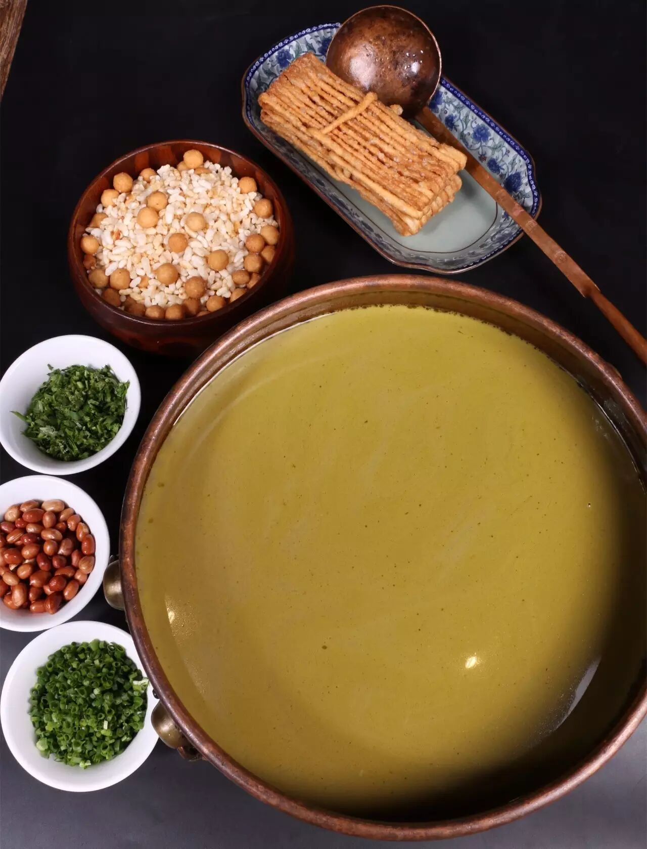 大蒜,藤姜,绿茶敲出甘香微辣,恭城油茶开火四家餐厅!