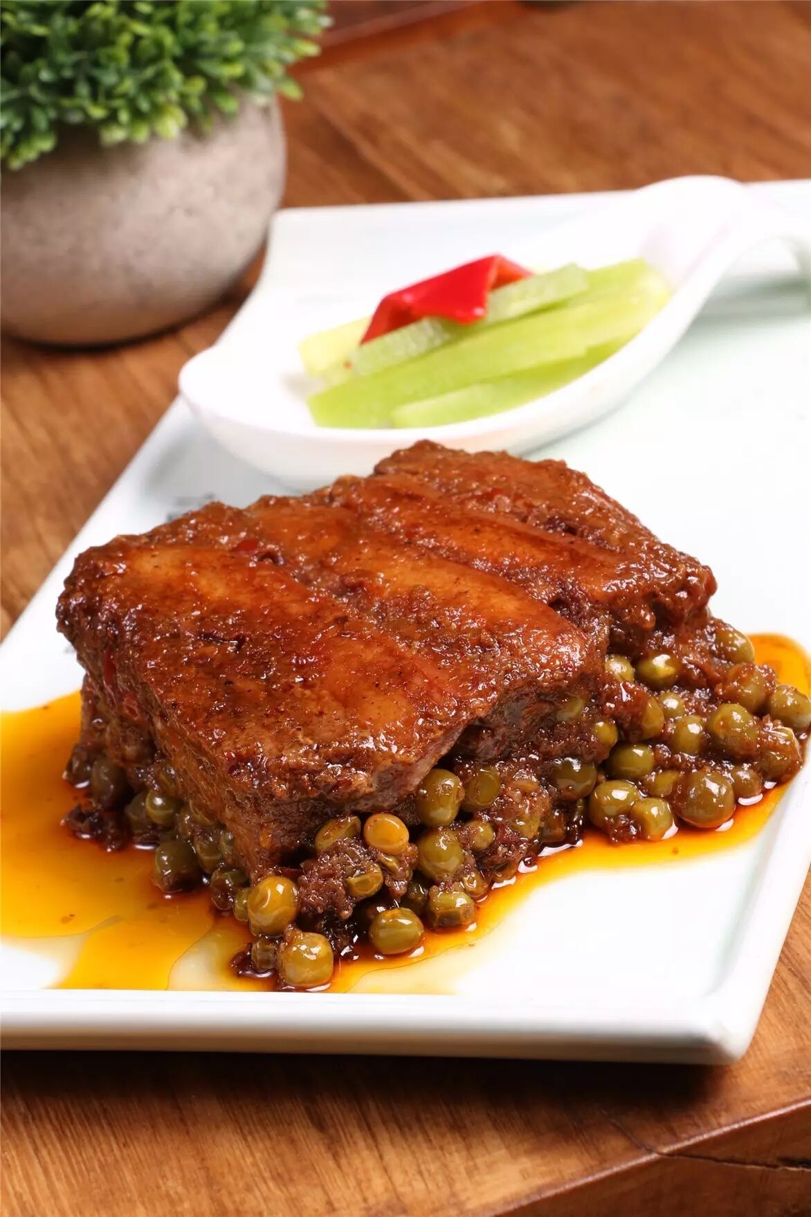 柴门饭儿靠美女圈粉引顾客排队报酬竟只需一顿饭