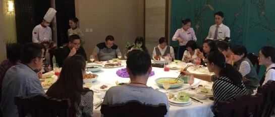 曹德旺一张饭局私照流出，打脸多少人：你以为的人脉，都是假的！