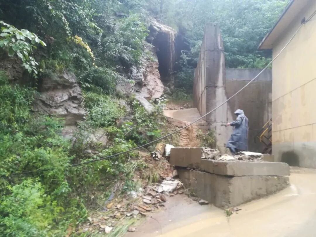 大西沟矿业公司：隐患治理刻不容缓 砌垒抹打各显神通